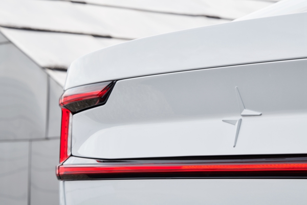 a Polestar_2_000.jpg