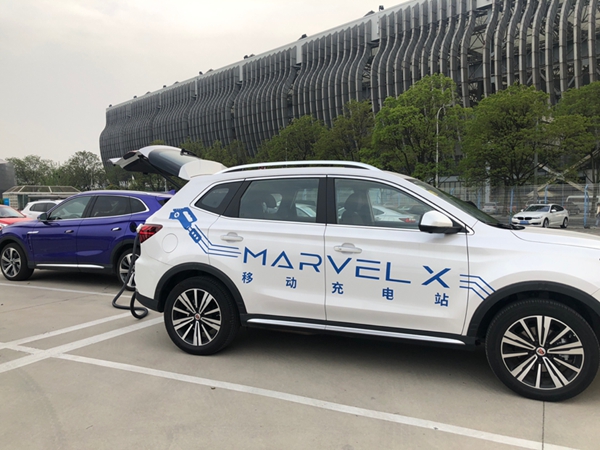 a 上汽荣威eRX5定制送电车.jpg