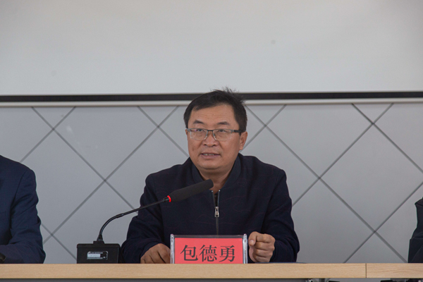 云南省蒙自市教育体育局局长包德勇致辞.jpg