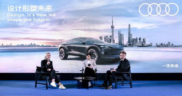 3.一汽奥迪销售有限责任公司副总经理冯爱思与奥迪美国设计中心设计师在座谈会交流奥迪activesphere概念车的设计历程.jpg