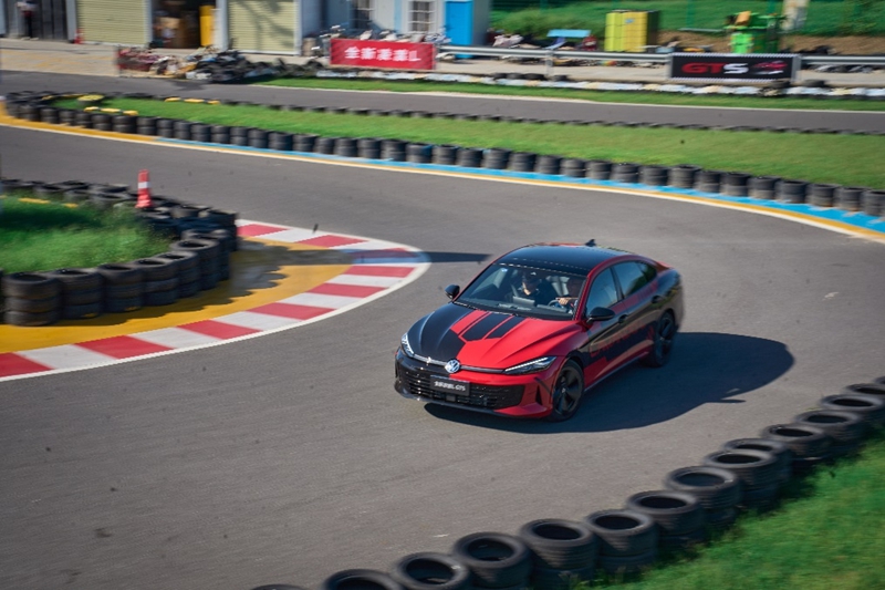 1758784016587453.jpg 04.jpg